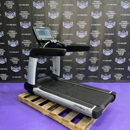 Life Fitness Discover SE Platinum Club Treadmills For Sale | Fitness Equipments Empire Life Fitness Discover SE Platinum Club Treadmills For Sale | Fitness Equipments Empire