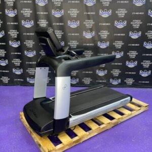 Life Fitness Platinum Club Treadmills w/Discover SI Tablet For Sale | Fitness Equipments Empire